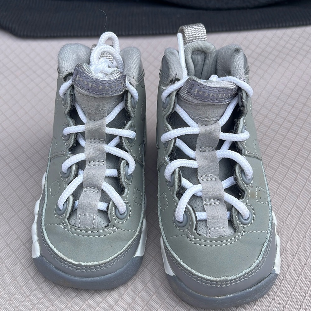 Kids JORDAN high top sneakers size:3